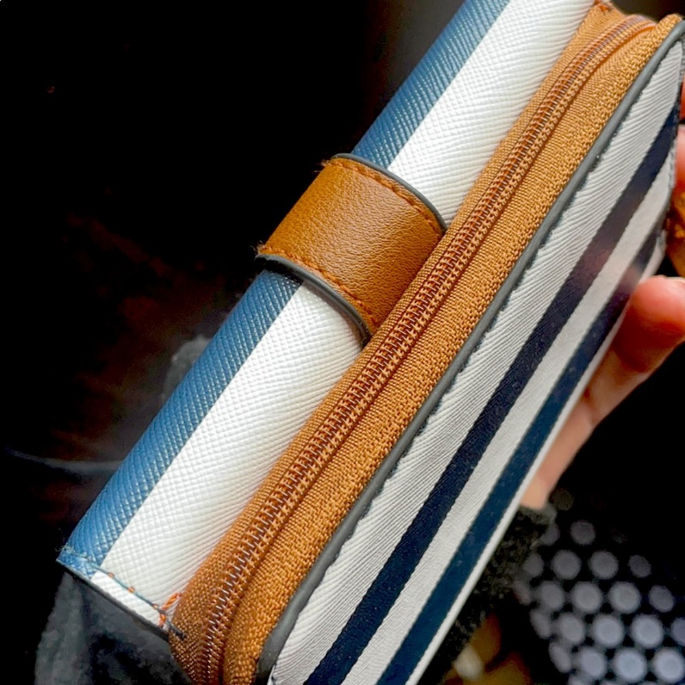 Wallet - Picture 3 of 5